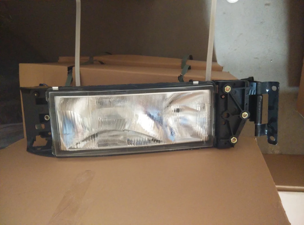 Truck Spare Parts Front Lamp Headlight Hc-T-2001